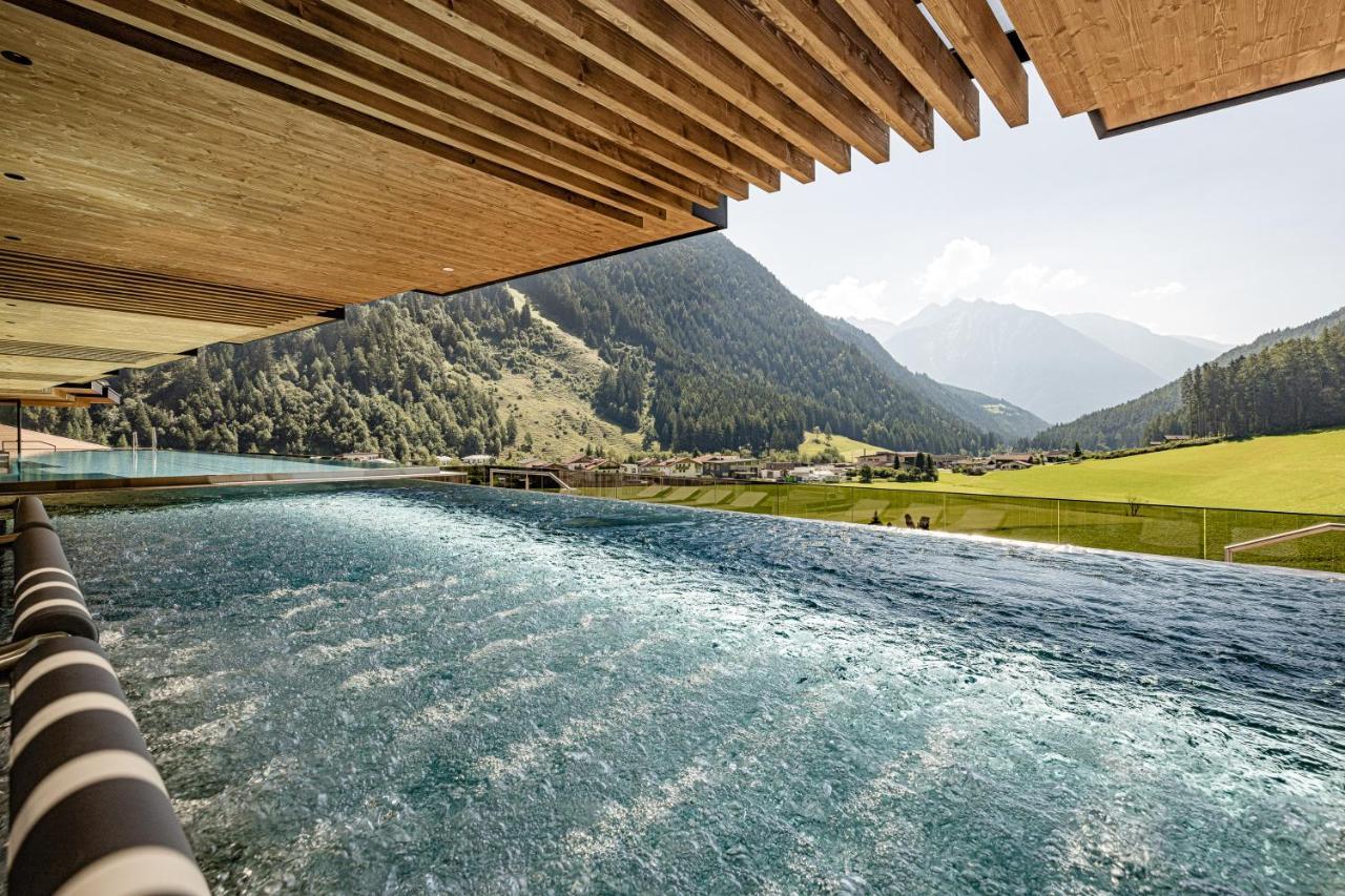 Alpine Luxury Spa Resort Schwarzenstein Lutago Exterior photo