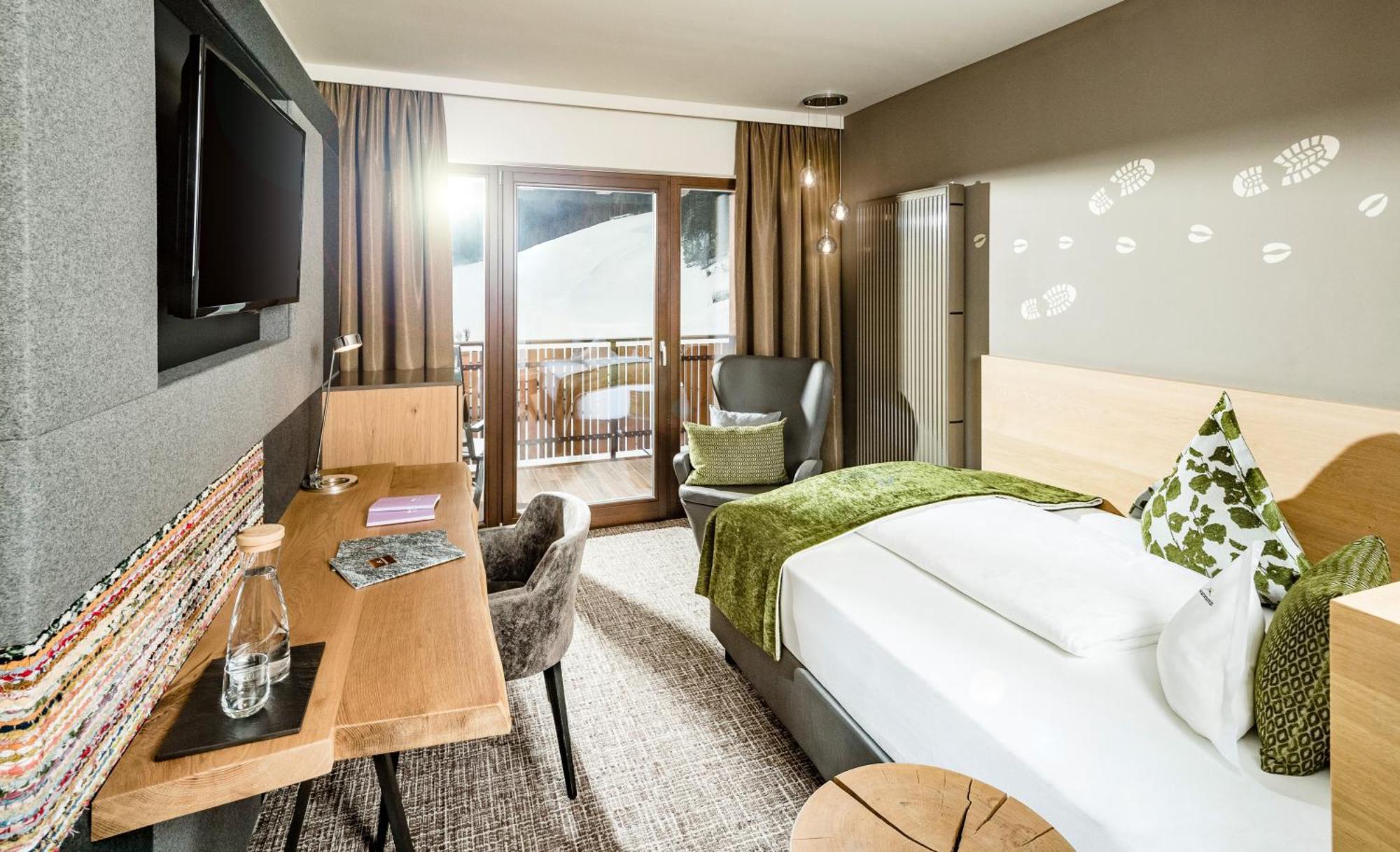 Alpine Luxury Spa Resort Schwarzenstein Lutago Exterior photo