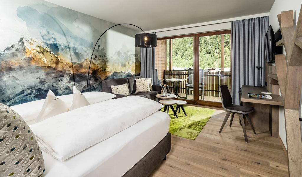 Alpine Luxury Spa Resort Schwarzenstein Lutago Exterior photo